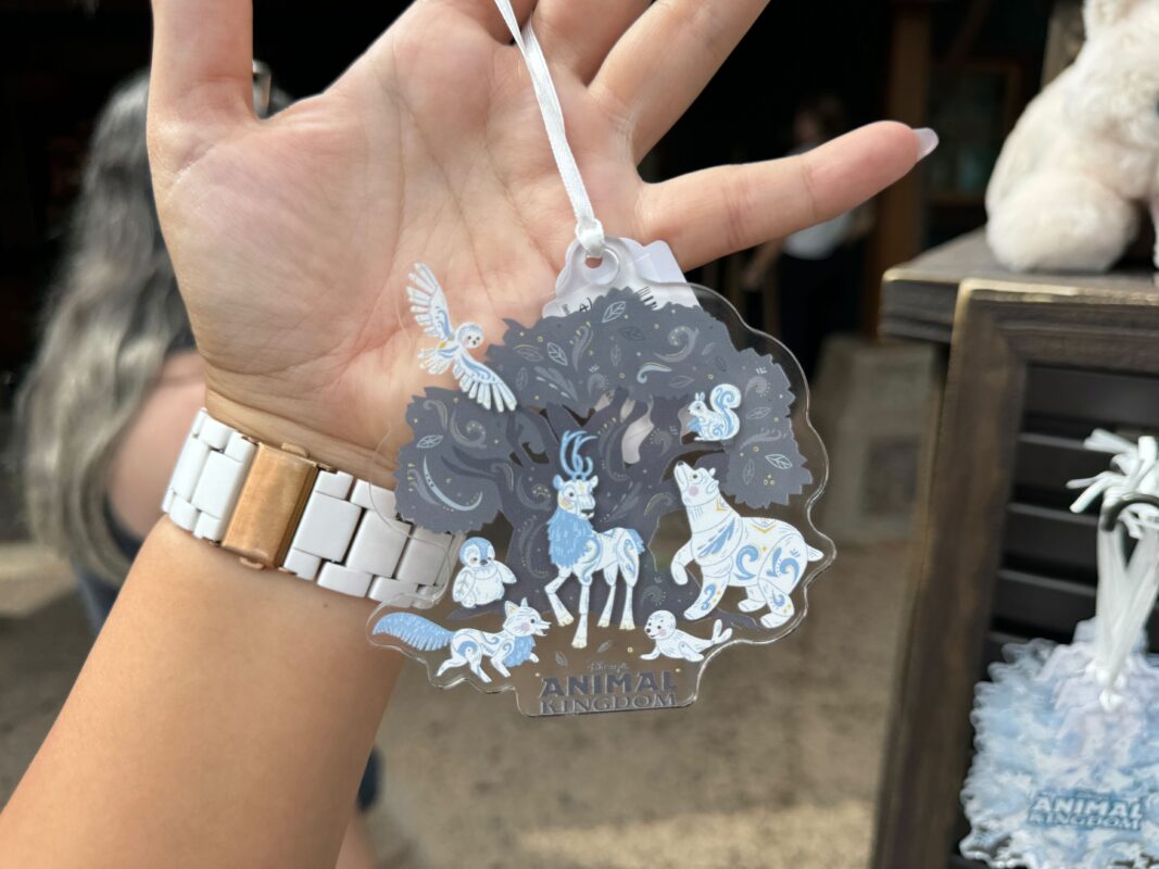 Nuevos adornos, imanes y disfraces de Merry Menagerie en Disney's Animal Kingdom 3 María Menagerie Murch 2023 8219