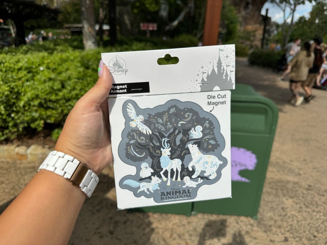 Nuevos adornos, imanes y disfraces de Merry Menagerie en Disney's Animal Kingdom 4 María Menagerie Murch 2023 8221