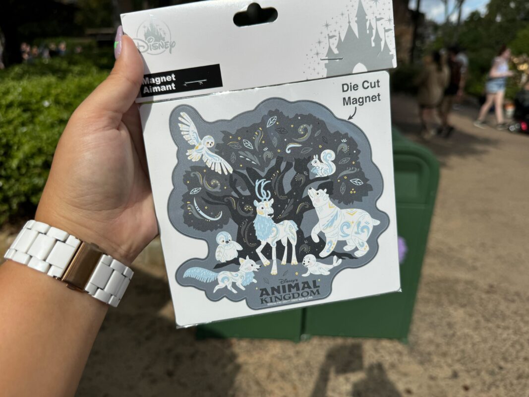 Nuevos adornos, imanes y disfraces de Merry Menagerie en Disney's Animal Kingdom 5 feliz colección de animales merch 2023 8222