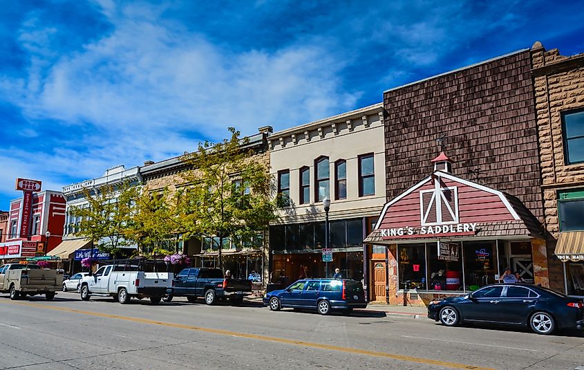 Coches estacionados en Sheridan, Wyoming.