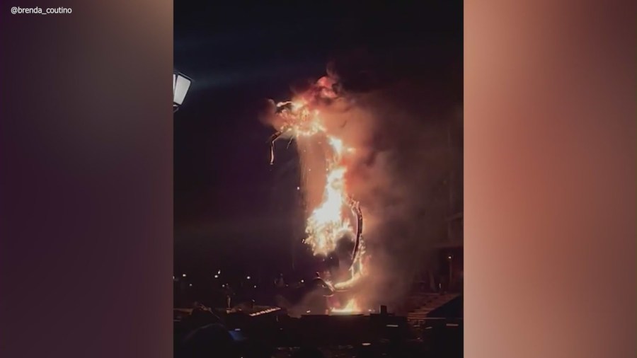 Durante la noche se produjo un incendio. 