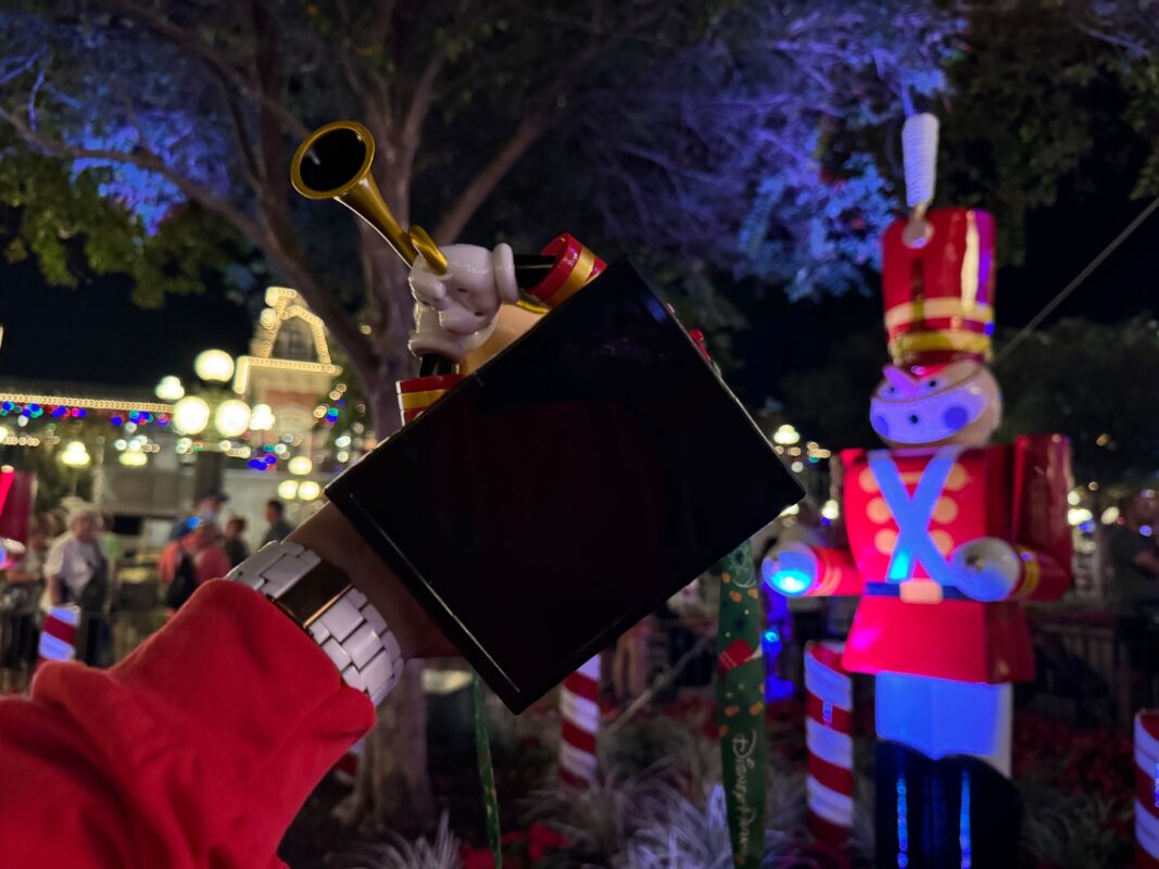 El cubo de palomitas de maíz del soldado de juguete de Mickey Mouse llega a Magic Kingdom durante las fiestas 11 Toy Soldier Mickey Cubo de palomitas de maíz wdw2023 7656