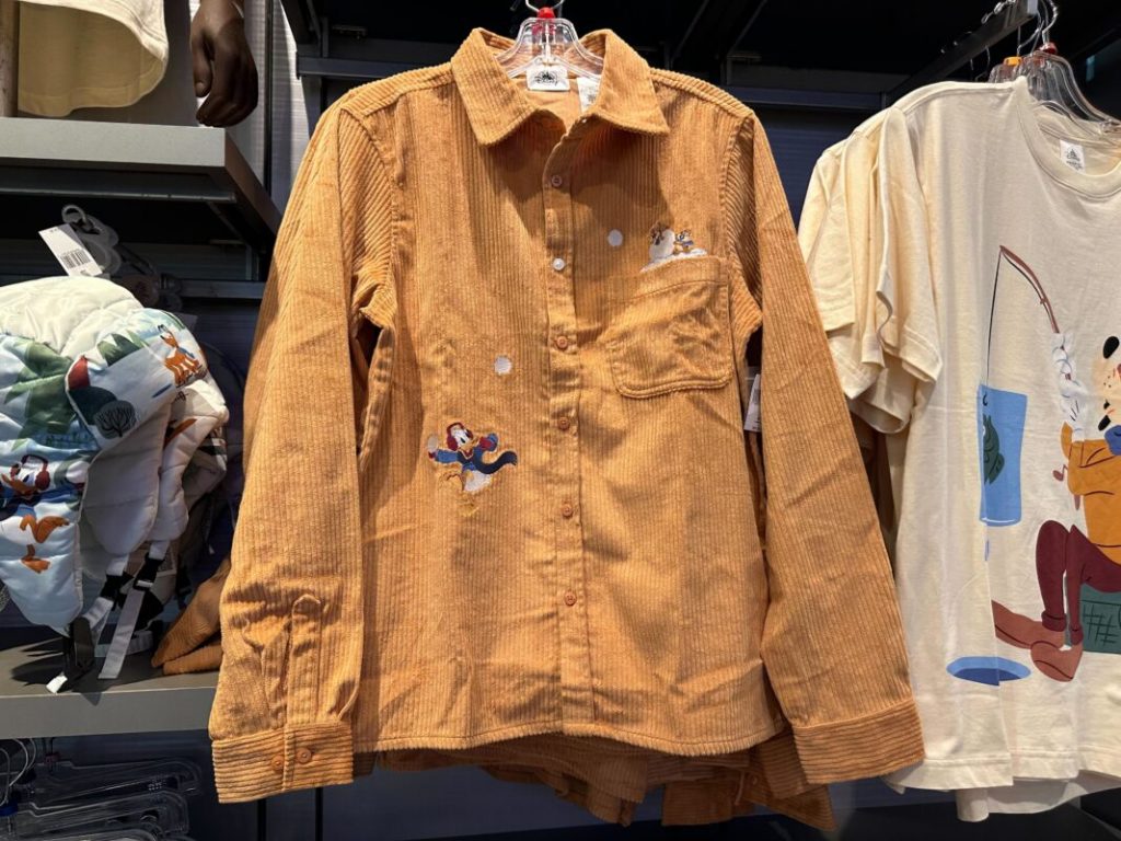 Nuevas camisetas navideñas de pana, dulces y llaveros de Mickey en Walt Disney World Resort