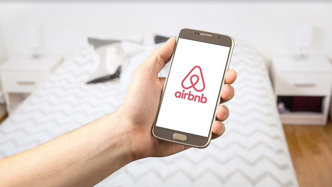 Los Airbnb están prohibidos en Asheville, pero no en el condado.  ¿Se acerca el cambio?