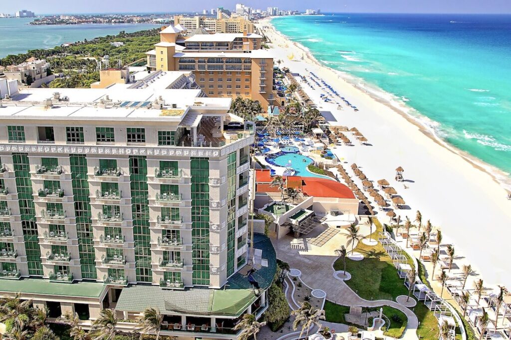 Exhortan a turistas de Cancún a estar atentos a esta creciente estafa