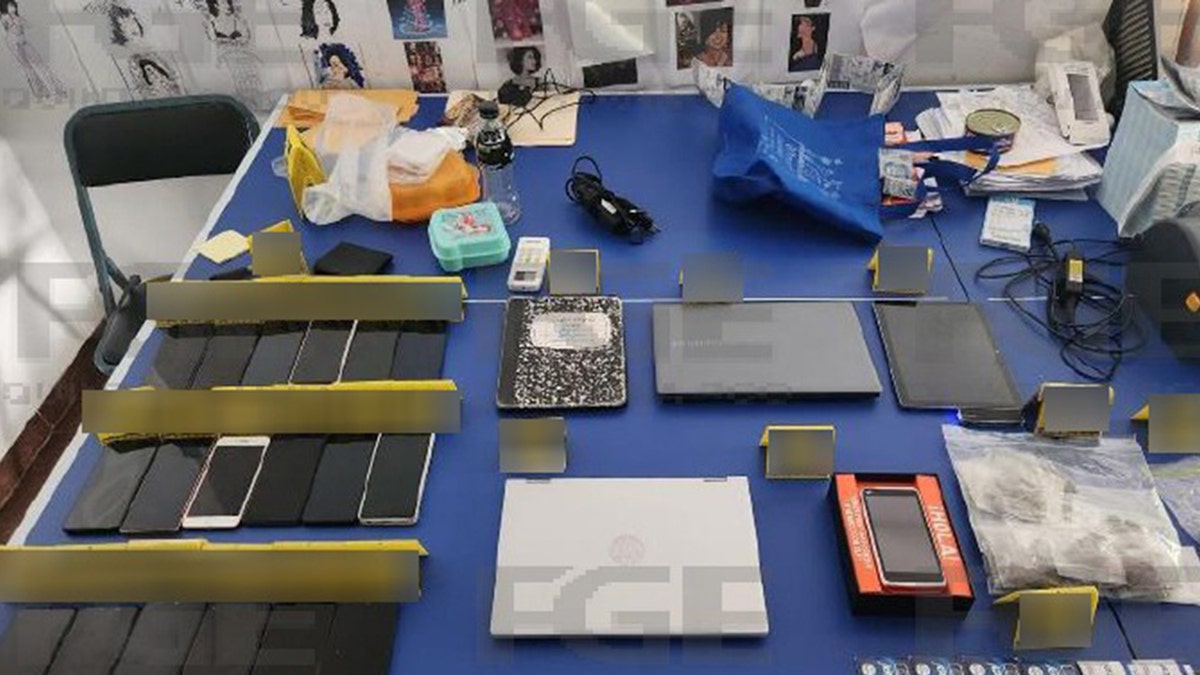 Policía mexicana presenta evidencia de centro de llamadas falso