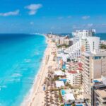 Las escapadas de vacaciones de primavera a Cancún promedian $339 por noche, según Hopper.