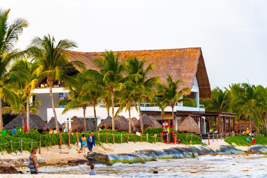 Por qué es difícil reservar hoteles en Cancún y el Caribe mexicano ahora