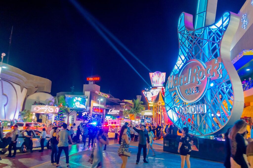 Aquí se explica cómo vencer las multitudes en Cancún, ya que se espera un aumento masivo de visitantes.