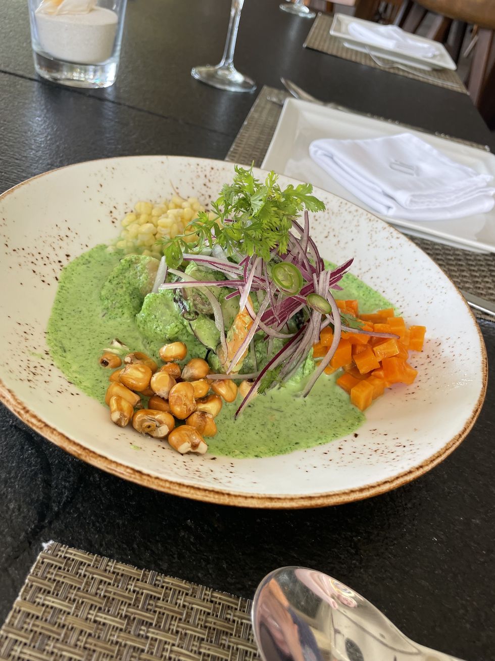 un plato de comida