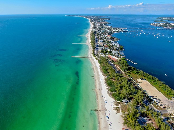 La alcaldesa de Redington Beach, Anna Maria, insta a DeSantis a vetar el proyecto de ley de alquiler vacacional a corto plazo  tampa