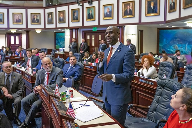 El representante de la Cámara del Condado de Pinellas, Bernie Jacks, quien votó a favor del proyecto de ley, dijo a algunos electores en una reunión reciente en el ayuntamiento. 