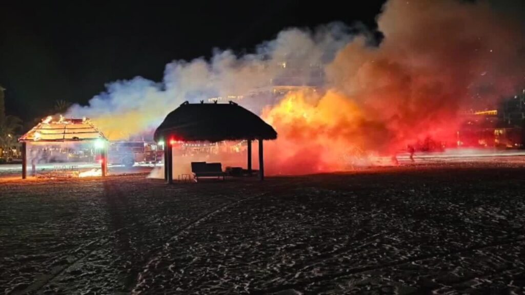 «Es sospechoso:» La policía investiga el incendio de la cabaña tiki de JW Mariott en Marco Island.
