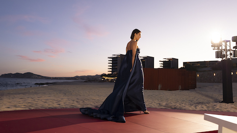 Semana de la Moda Mercedes-Benz Surfeando en el Marriott’s Solace Resort.