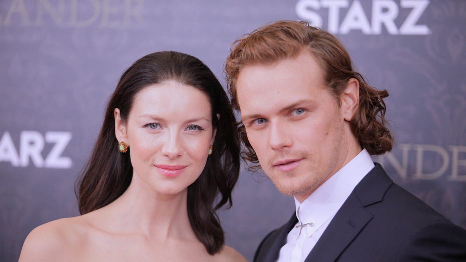 Caitriona Balfe y Sam Hagen