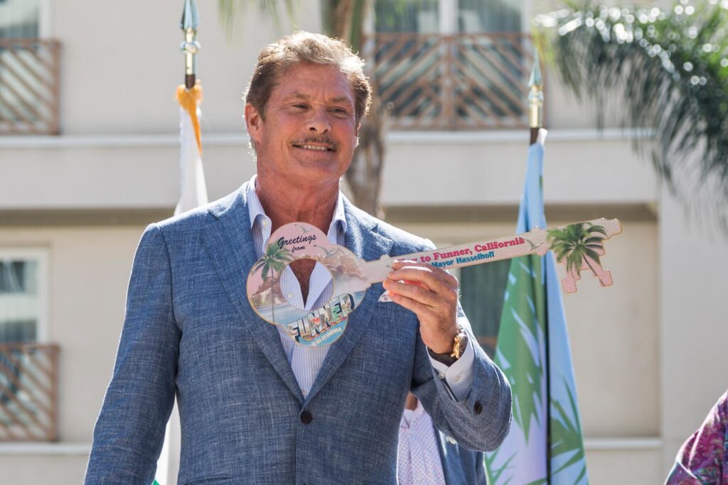 Martin Short me cuenta cómo vacacionar en Funner, California.