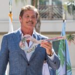 Martin Short me cuenta cómo vacacionar en Funner, California.