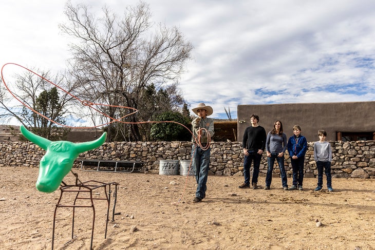 Aprendiendo a lazo en Cibolo Creek Ranch