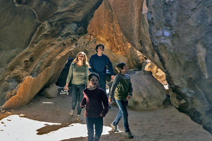 Exploración familiar en el Parque Estatal Hueco Tank