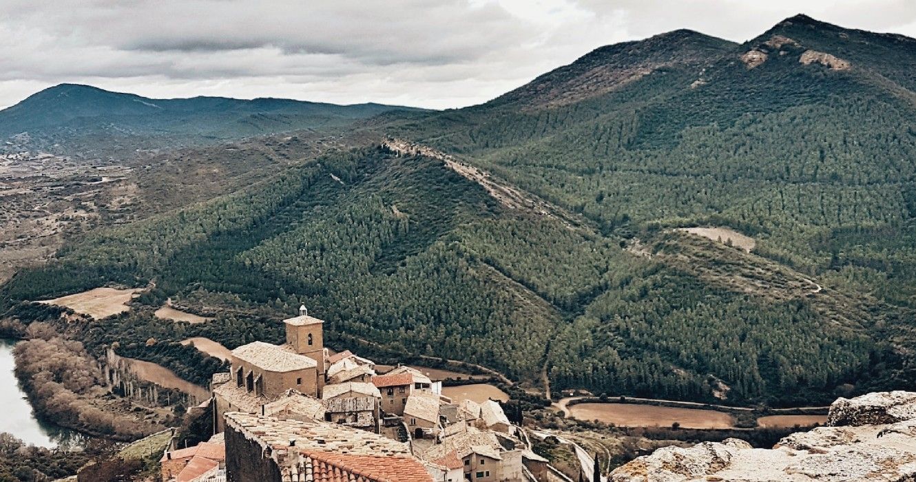 Ciudades y montañas en Navarra España