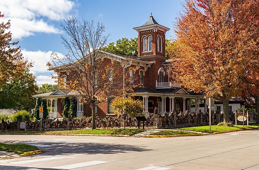 Decorah, Iowa: El edificio Arnett que alberga el Museo Porter House en West Broadway.