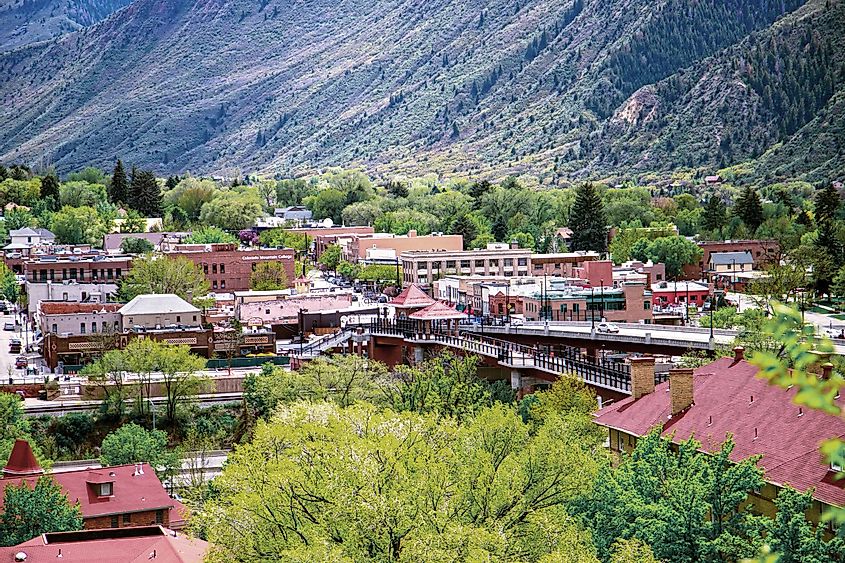 Gran Avenida, Glenwood Springs, Colorado.  Crédito de la imagen: GSpics vía Wikimedia Commons.
