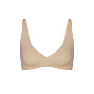 Bralette de cama desnuda |  La arena