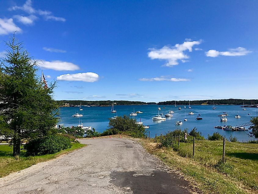 Navegando desde Swan Island, Maine en el hermoso mes de agosto.