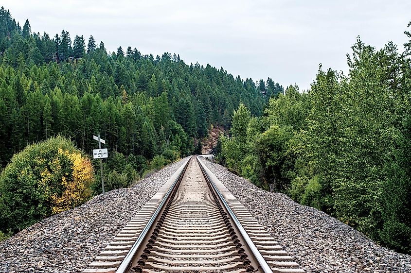 Vías de tren en Whitefish, Montana.