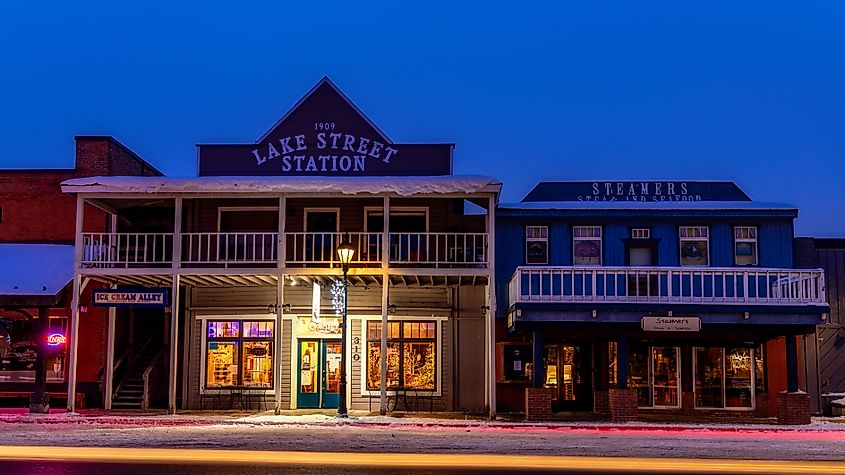 Fachadas de edificios clásicos en McCall, Idaho.  Crédito editorial: Charles Knowles/Shutterstock.com