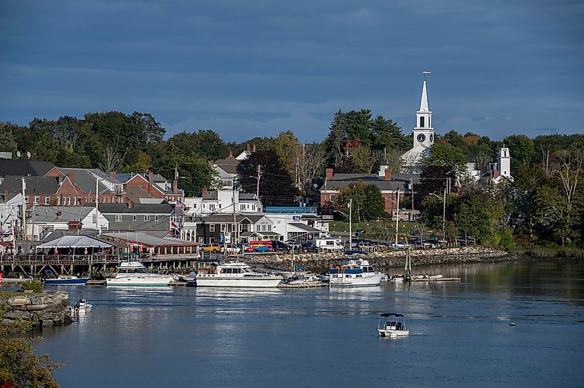 El puerto de Damariscotta, Maine, está ubicado en la región de la costa media de Maine.