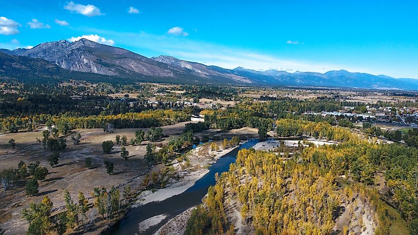 Una vista desde un dron de la cordillera Bitterroot en Hamilton, Montana.