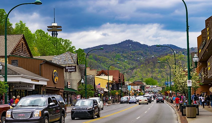 Calle principal de Gatlinburg, Tennessee.