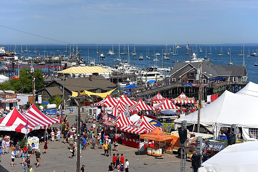 Vista aérea del puerto de Rockland durante el verano Festival de langosta de Rockland, Rockland, Maine, Estados Unidos.
