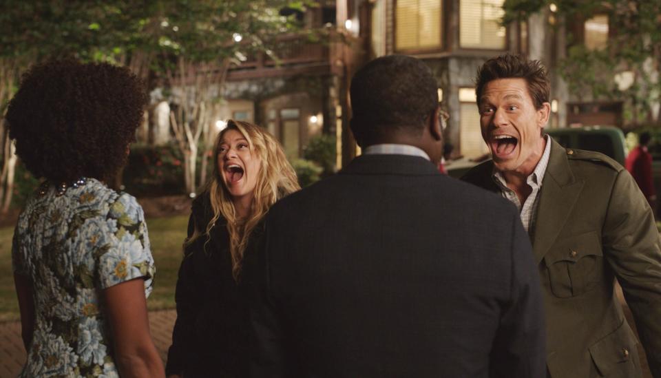 John Cena aterroriza hilarantemente a Lil Rel Howry en el tráiler de Wild Vacation Friends.