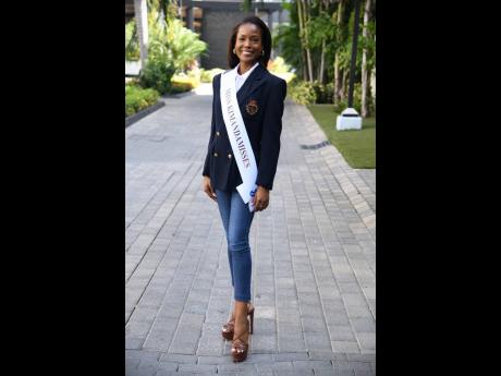 Crédito: Antón Lodge Las Miss Commandums Kimberly Duffs son pulidas sin esfuerzo, pero casuales.