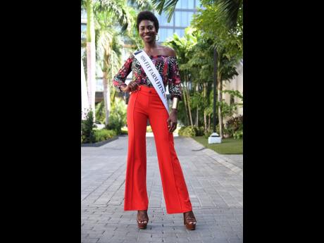 Crédito: Antón Lodge Hace apenas dos años y medio, Jamila Rookwood ganó el Miss Jamaica World Fitness Fast Track y obtuvo la entrada automática al certamen Miss Jamaica World. Ahora la entusiasta del fitness y los deportes está de regreso como finalista del certamen Miss Universo Jamaica.