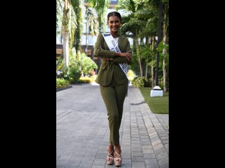 Crédito: Antón Lodge Miss Universe Jamaica East Kerry-Anne Greenwood lució el traje a rayas el sábado.