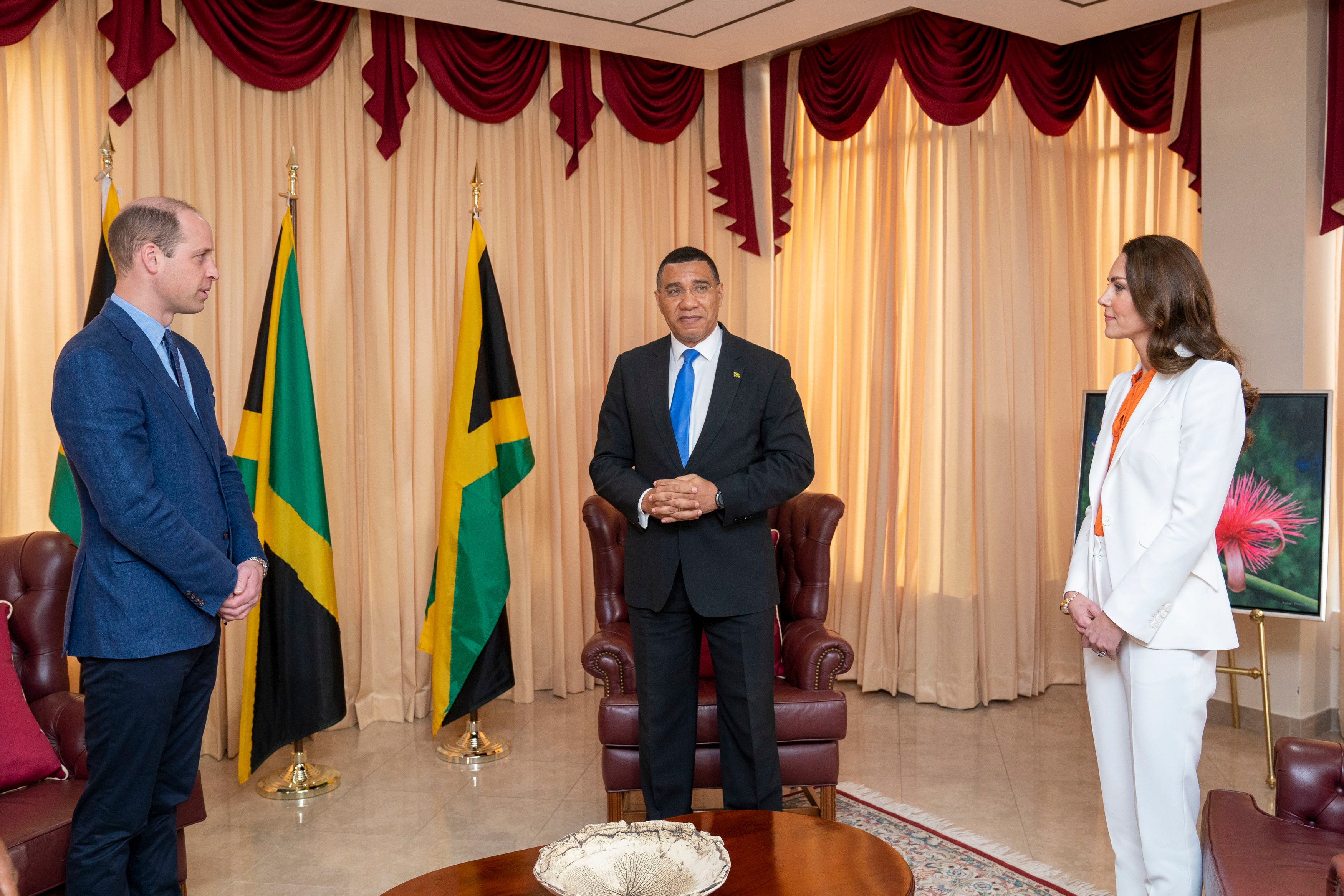 Andrew Hollins les dijo al Príncipe William y Kate que Jamaica durante la gira real de la pareja por el país. 