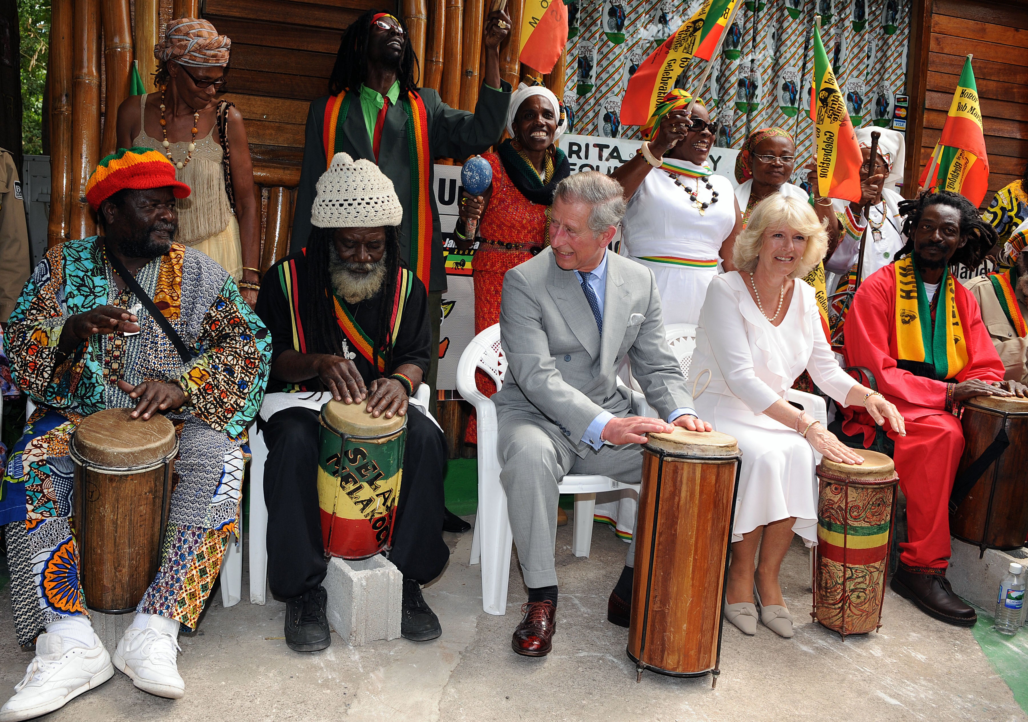 El miembro del Parlamento y Ministro de Estado Alandu Terrilongue dijo que la nación está preparada para convertirse en una república después de más de 350 años de dominio colonial. El Rey y la Reina en Jamaica en 2008