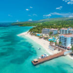 Un resort jamaicano busca cubrir un puesto de «crítico de cócteles».