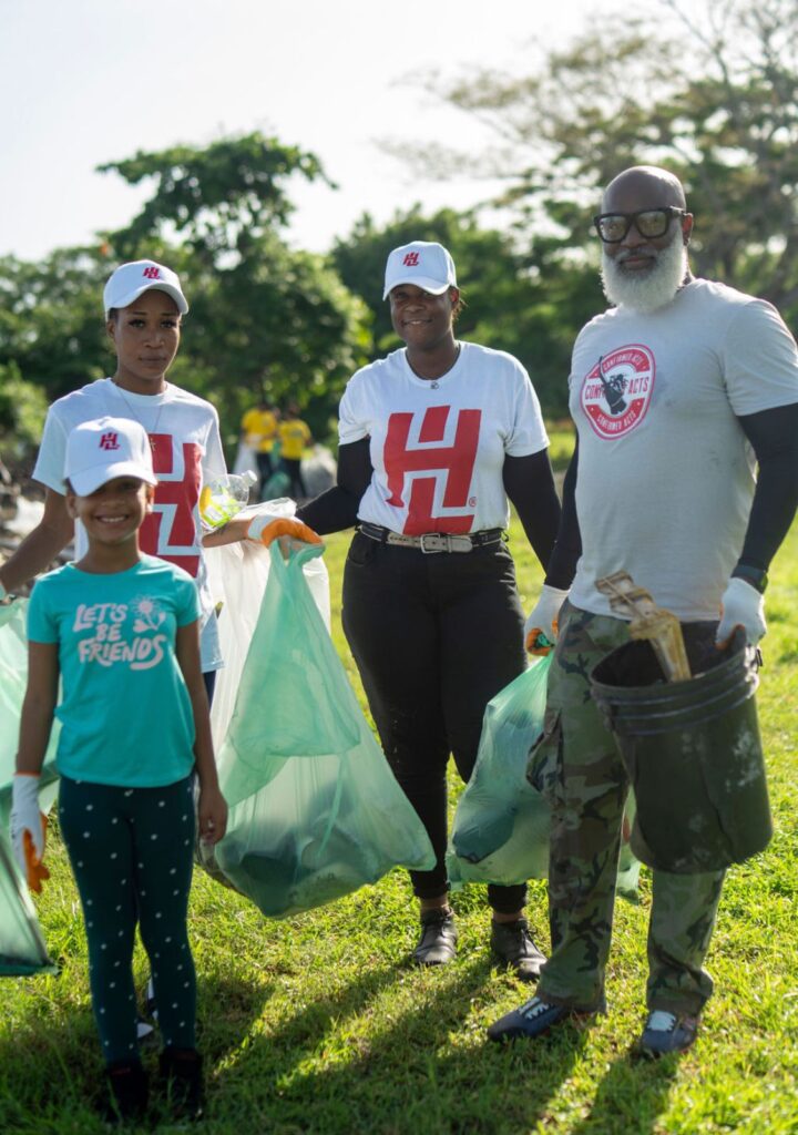 La limpieza anual de playas del Reggae Sumfest recolecta más de 2,500 libras de basura