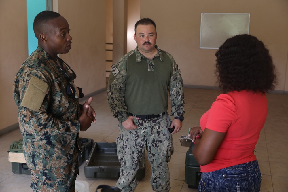 DVDIDS – Imágenes – Animales marinos dirigen un proyecto de construcción a pequeña escala en Jamaica como parte del compromiso continuo hasta 2024 (Imagen 5 de 8)