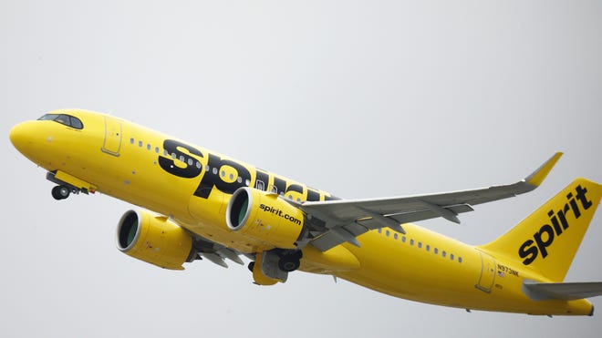 Un pasajero de Spirit Airlines recuerda haber frenado para un aterrizaje de emergencia en el agua.