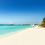 Las parejas se van a un paraíso romántico en Jamaica