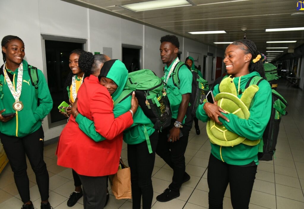 Ministro Grange felicita al equipo ganador de CARIFTA – Jamaica Information Service