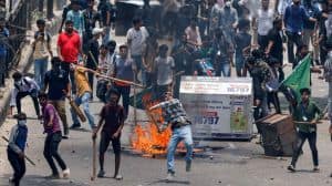 39 personas han muerto en violentas protestas en Bangladesh.