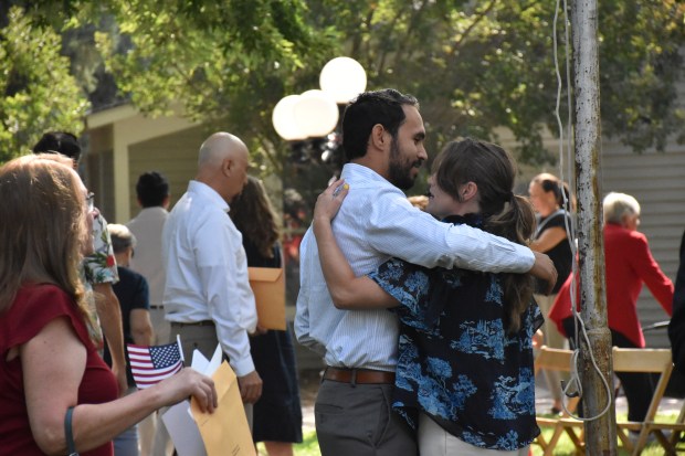 28 personas de 17 países se convirtieron en ciudadanos estadounidenses en la ceremonia anual de naturalización.