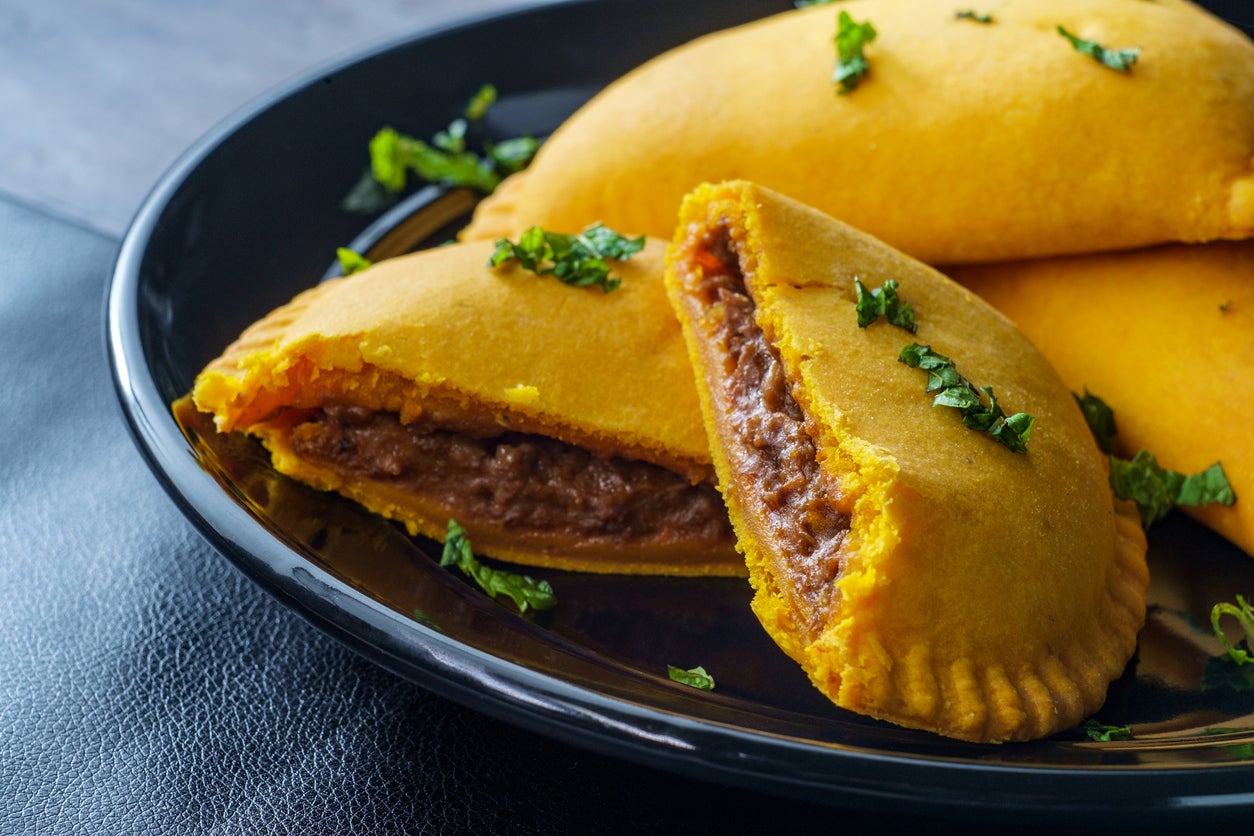 Las hamburguesas de carne son uno de los platos de comida callejera más comunes en Jamaica.