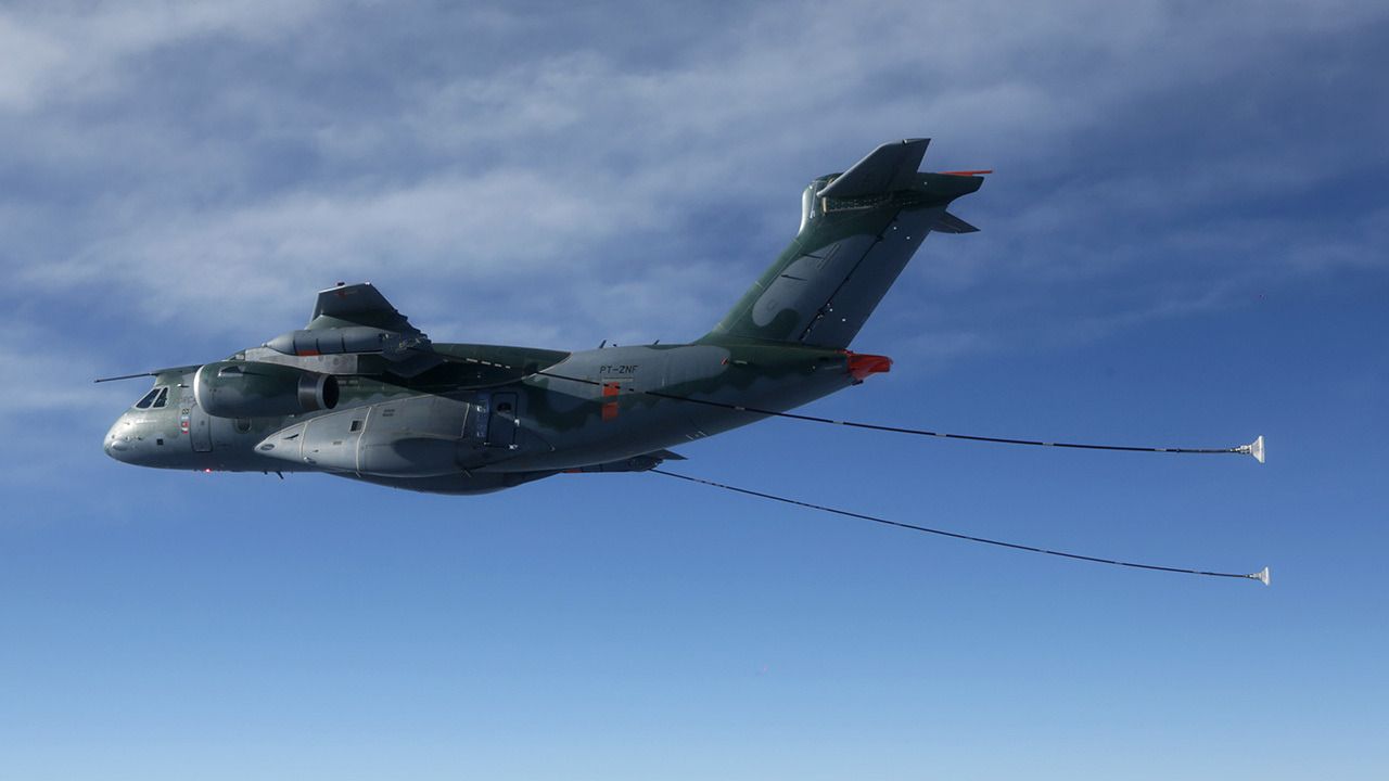 Extensión de manguera KC390 en vuelo